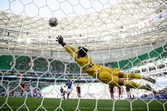 的爆冷闯入 的爆冷闯入